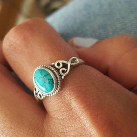🤠New Silver toned Faux Turquoise ring Boho Western Ring Womens Rodeo Ranch - Picture 1 of 4